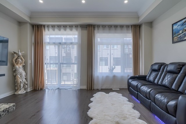 12 Laskin Dr