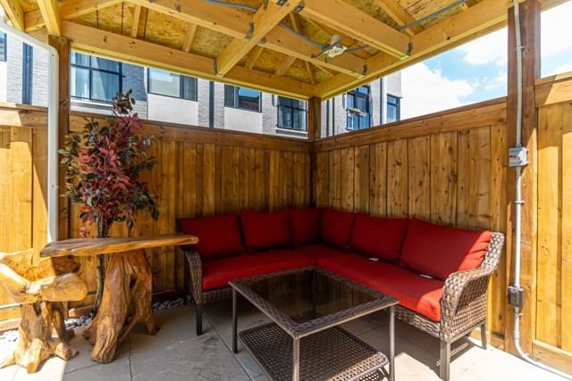 12 Laskin Dr