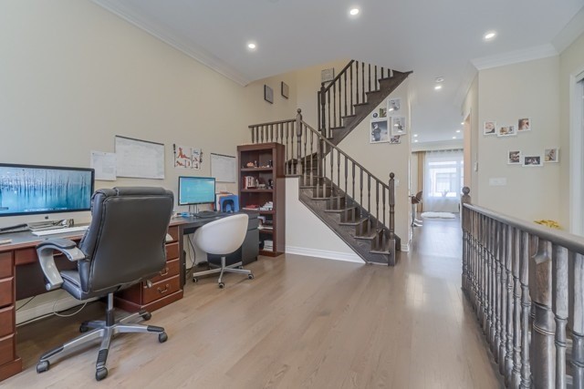 12 Laskin Dr