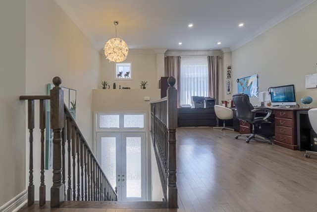 12 Laskin Dr