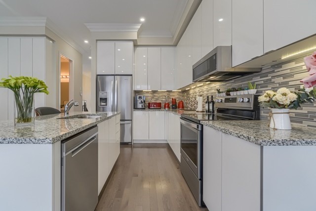 12 Laskin Dr