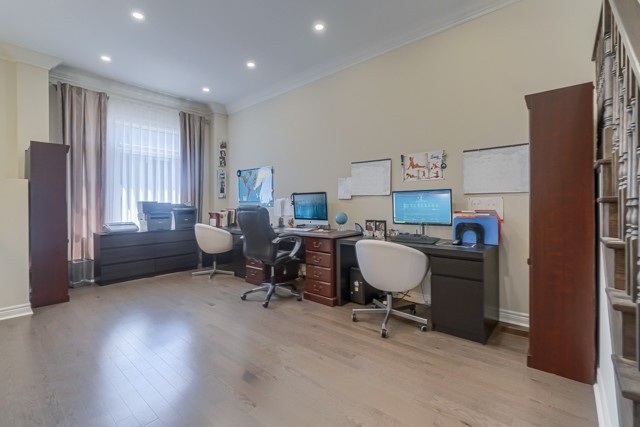 12 Laskin Dr