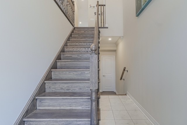 12 Laskin Dr