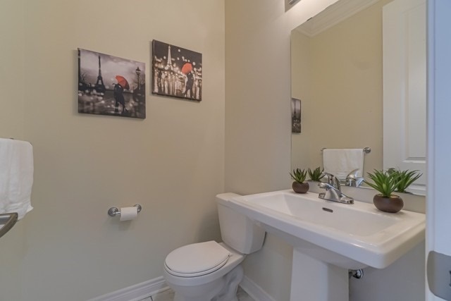 12 Laskin Dr
