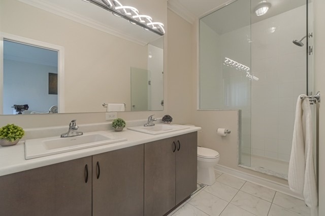 12 Laskin Dr