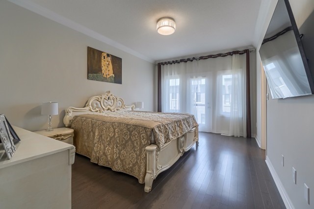 12 Laskin Dr