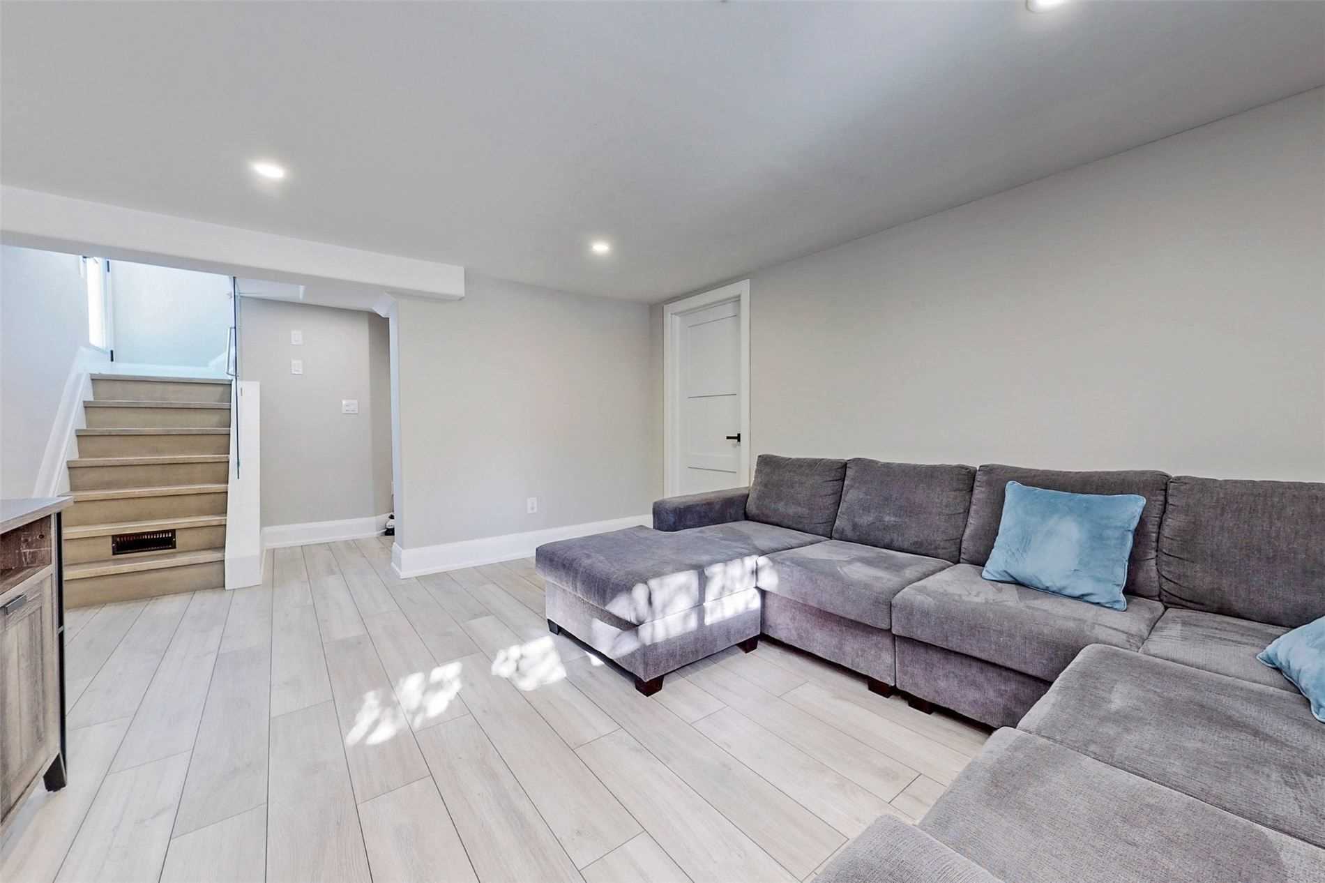 646 Simcoe Rd