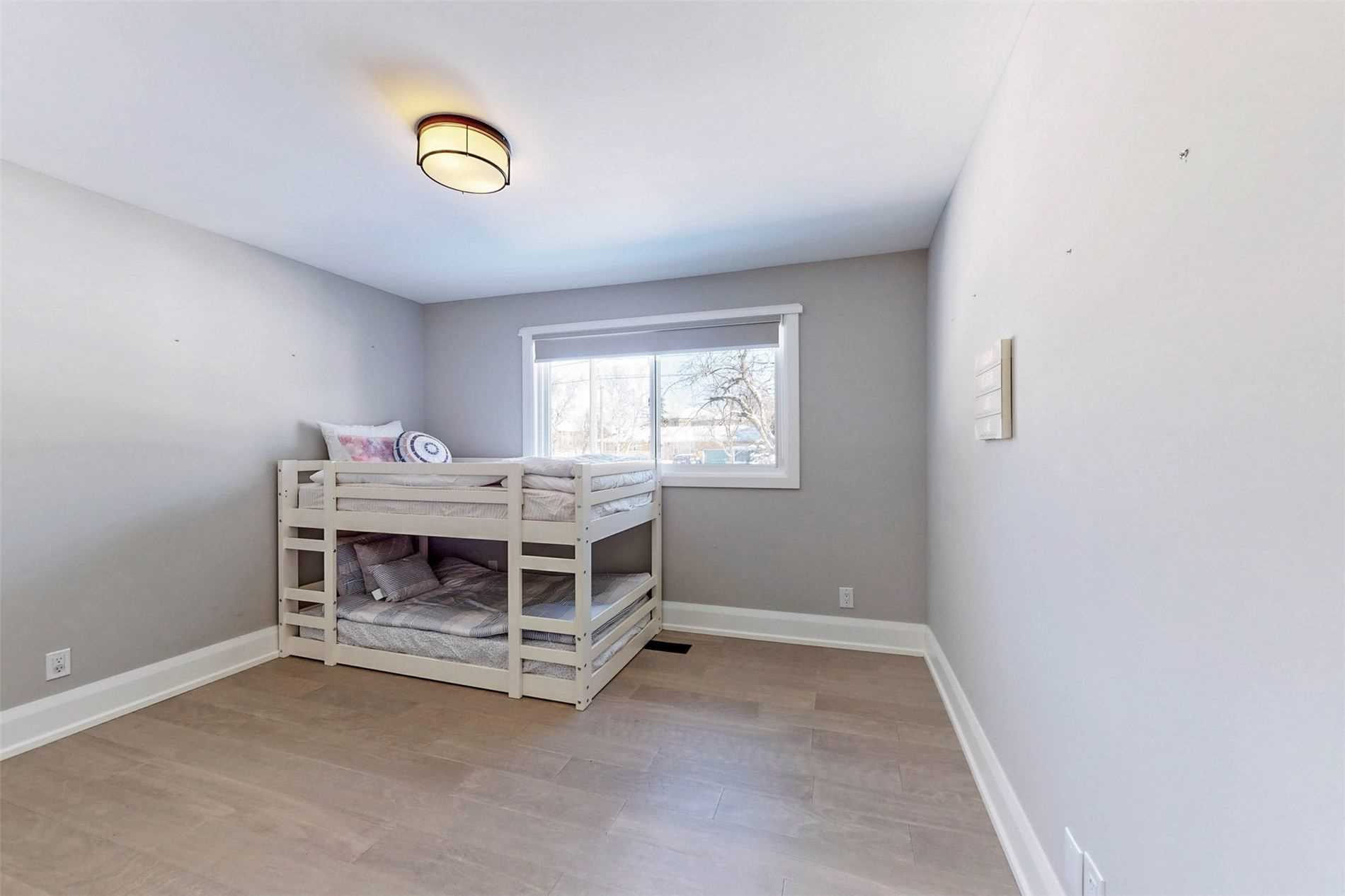 646 Simcoe Rd