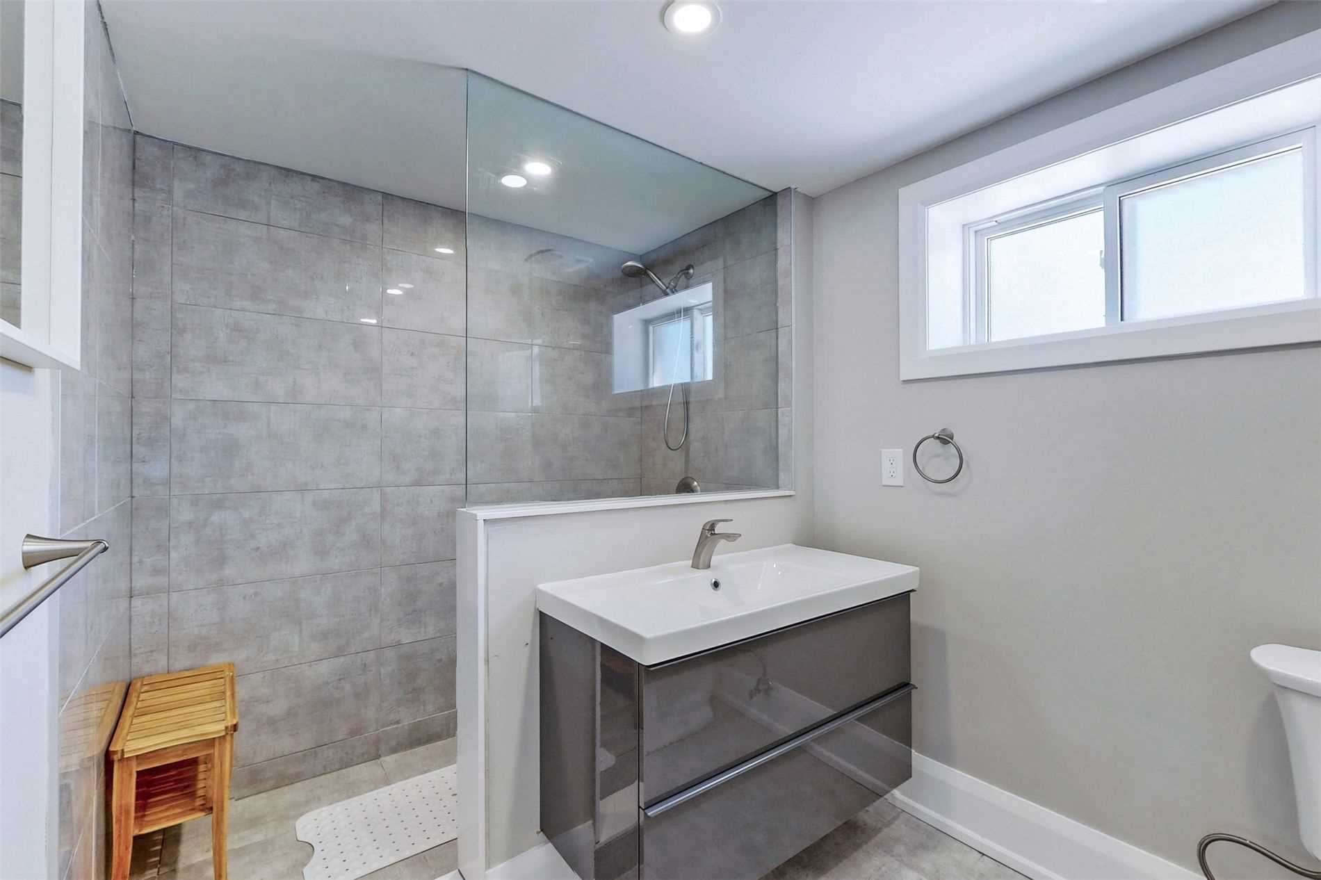 646 Simcoe Rd