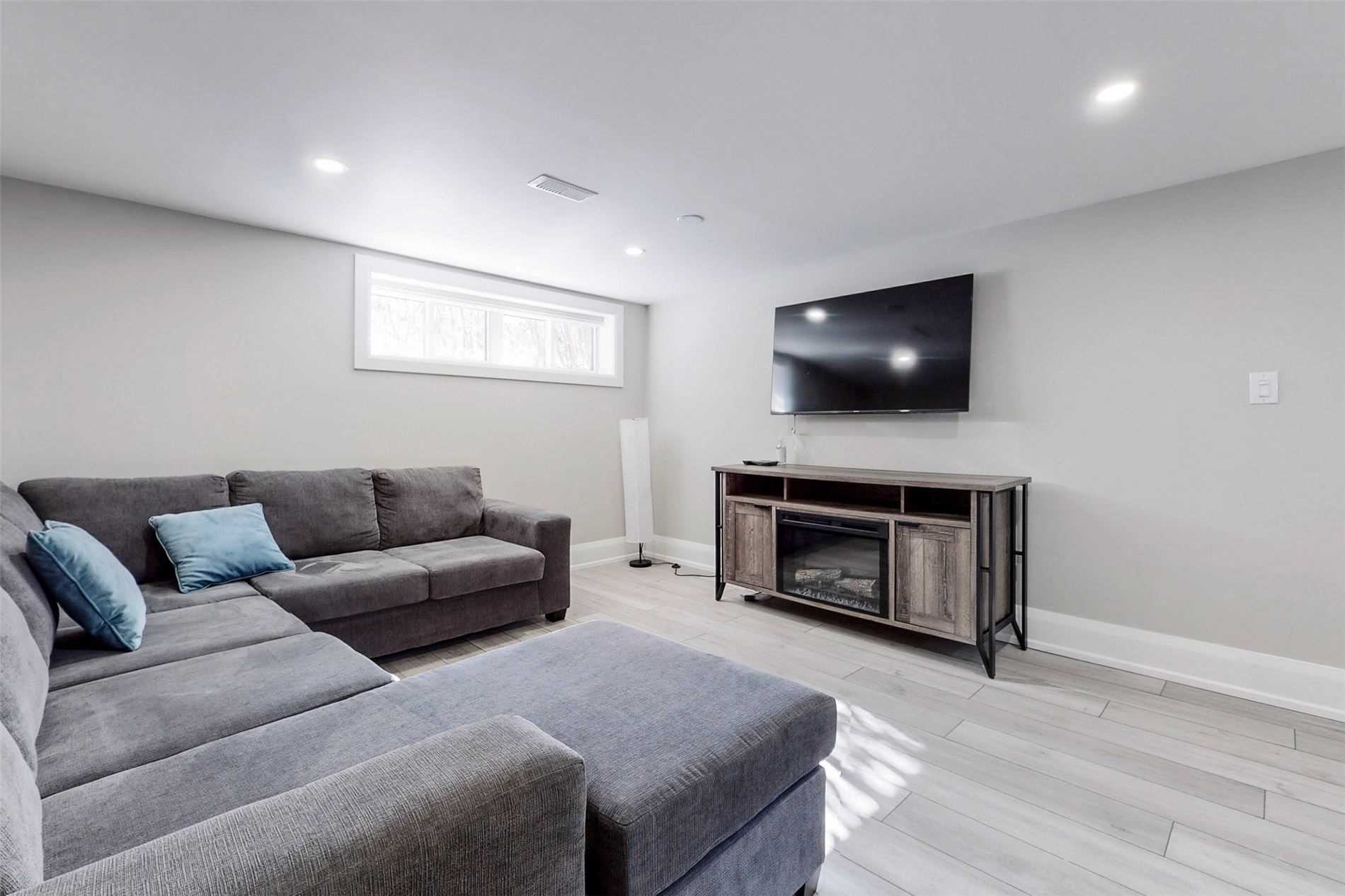646 Simcoe Rd
