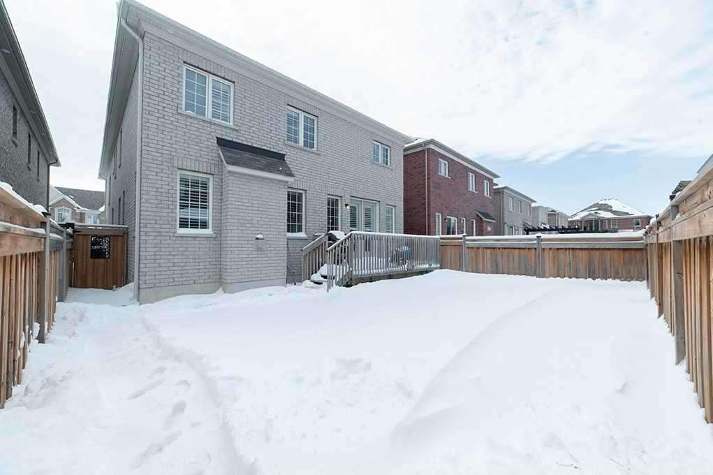 38 Dunrobin Cres