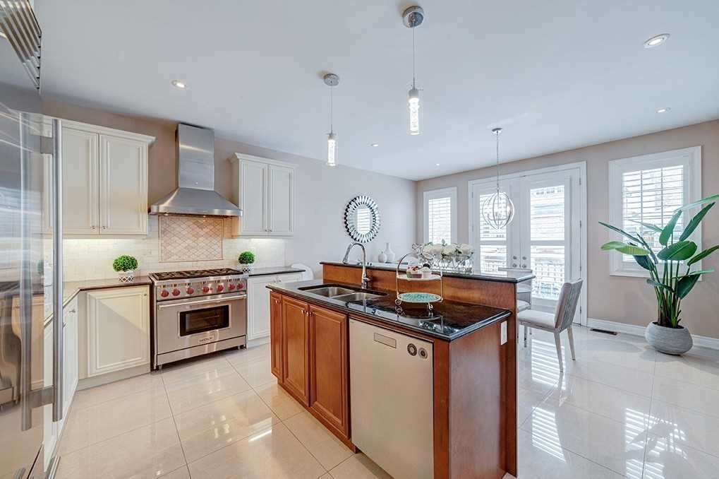 38 Dunrobin Cres