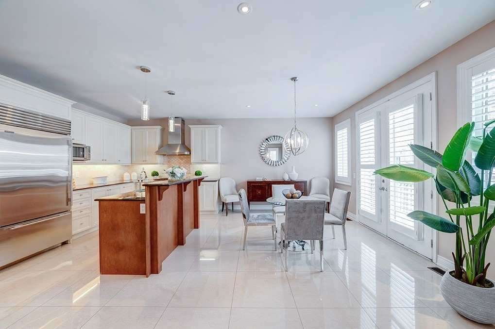 38 Dunrobin Cres