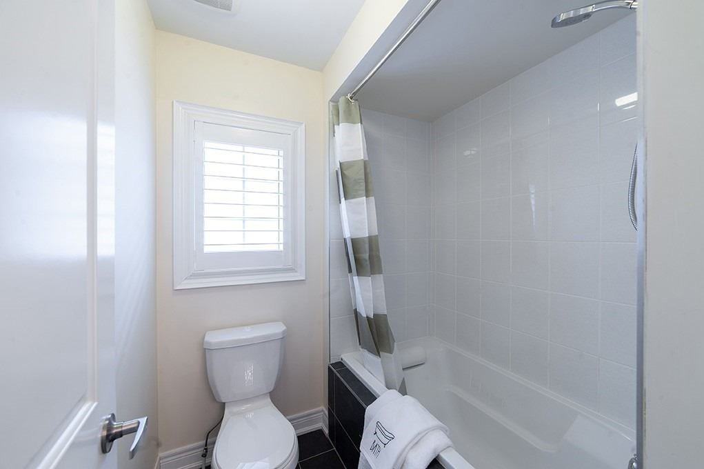 38 Dunrobin Cres