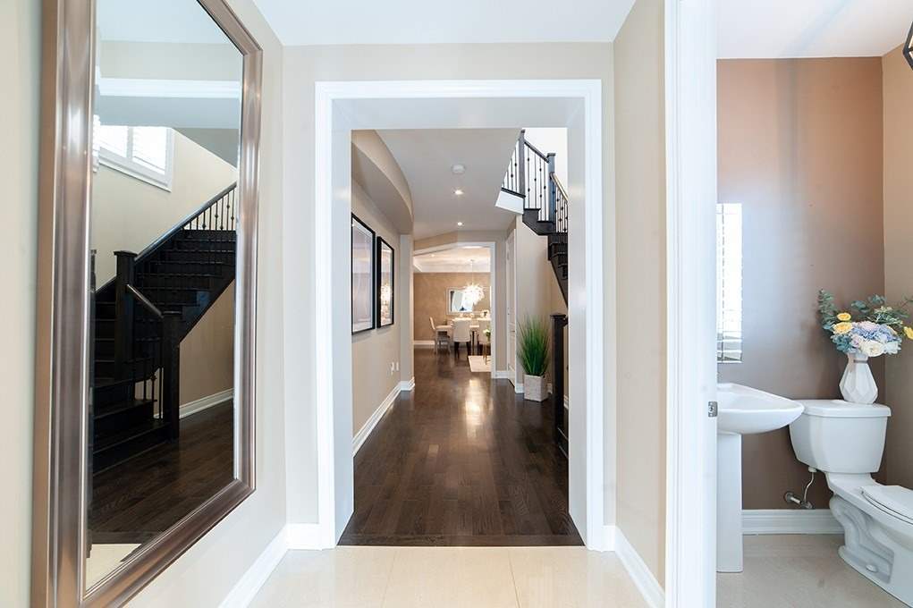 38 Dunrobin Cres