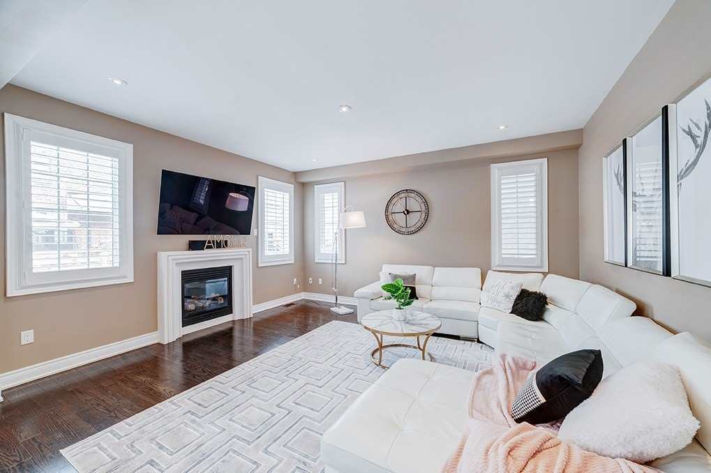 38 Dunrobin Cres
