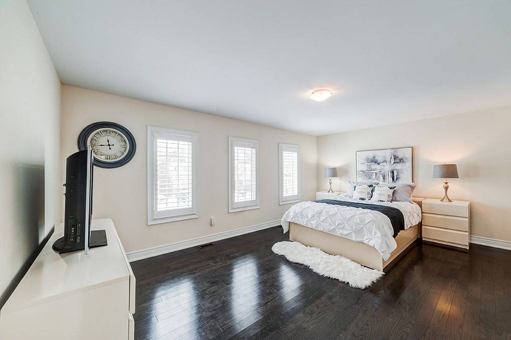 38 Dunrobin Cres