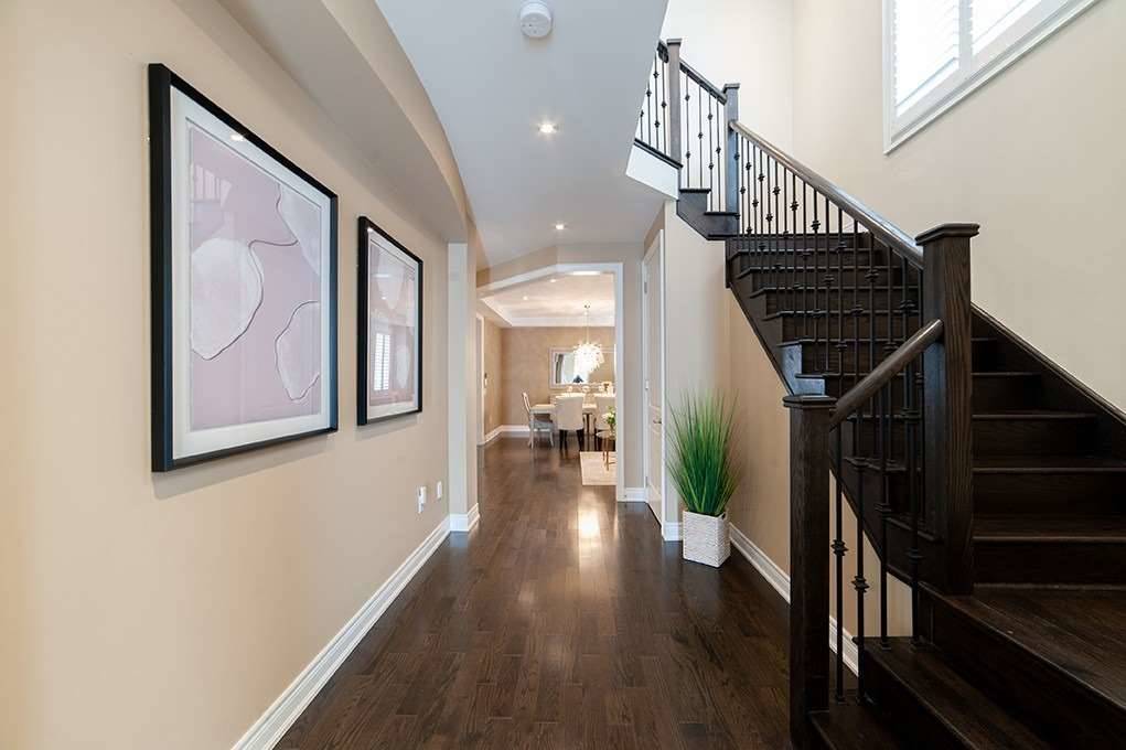 38 Dunrobin Cres