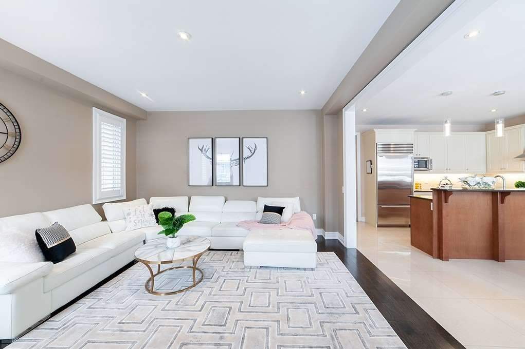 38 Dunrobin Cres