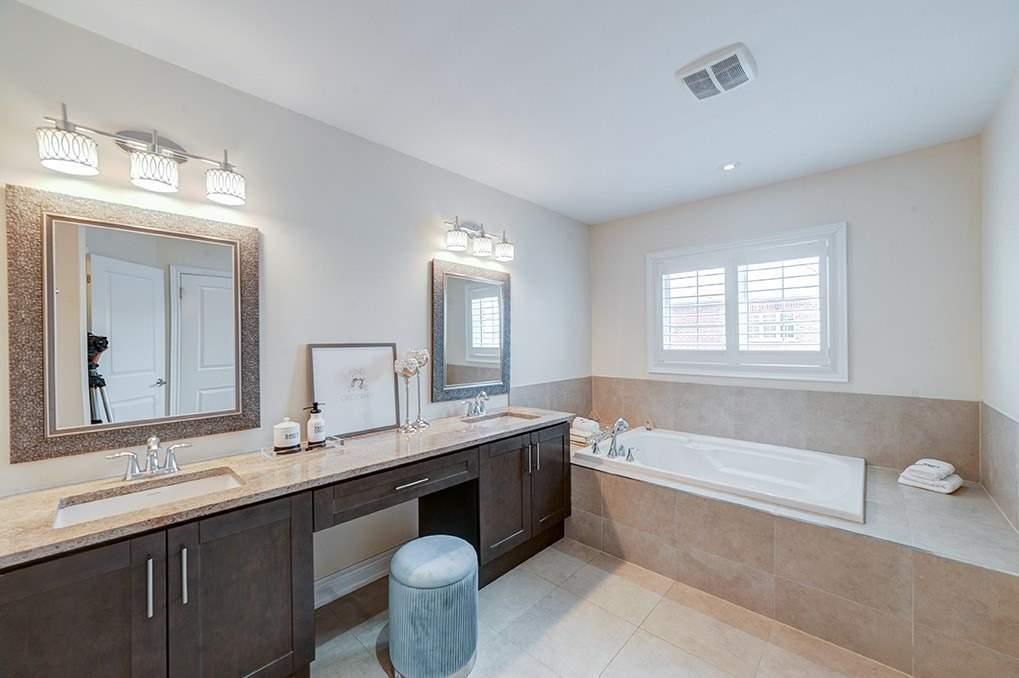 38 Dunrobin Cres