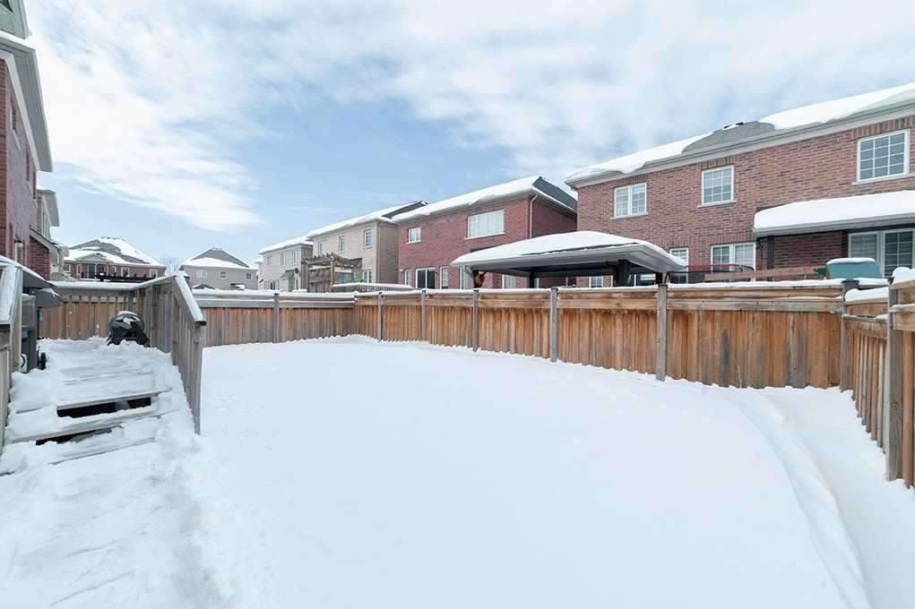 38 Dunrobin Cres