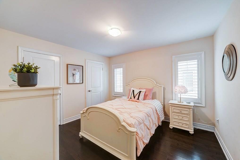 38 Dunrobin Cres
