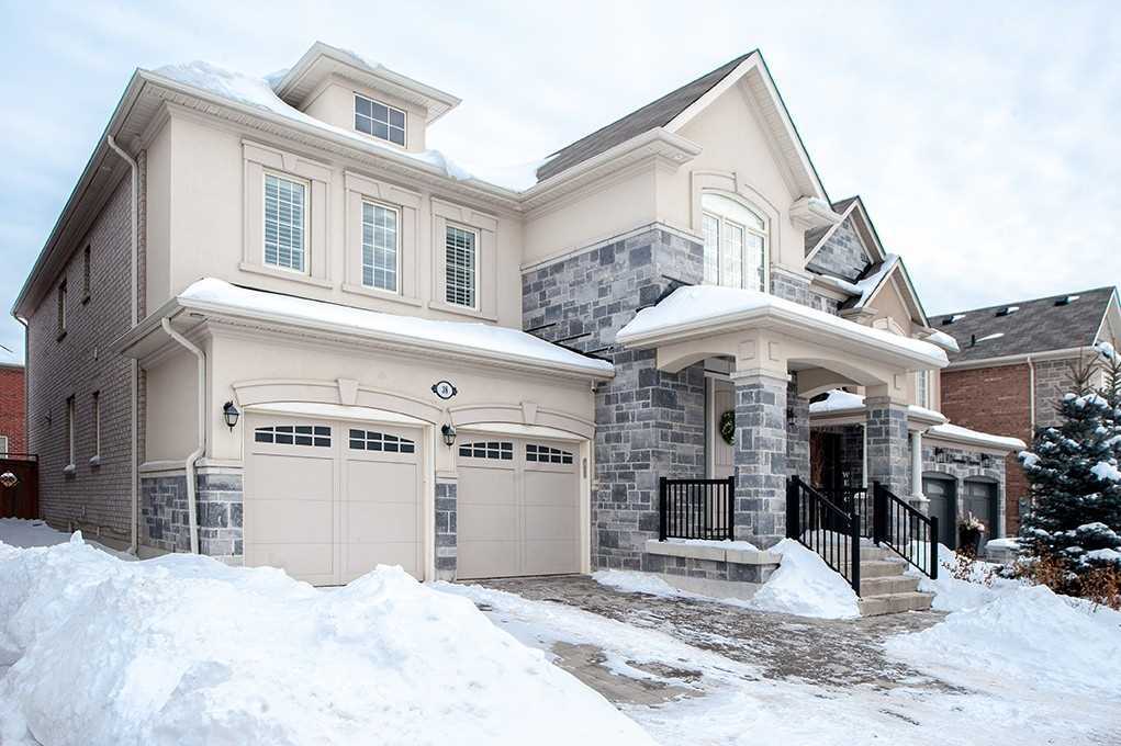 38 Dunrobin Cres