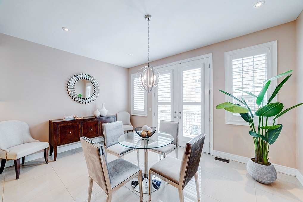 38 Dunrobin Cres