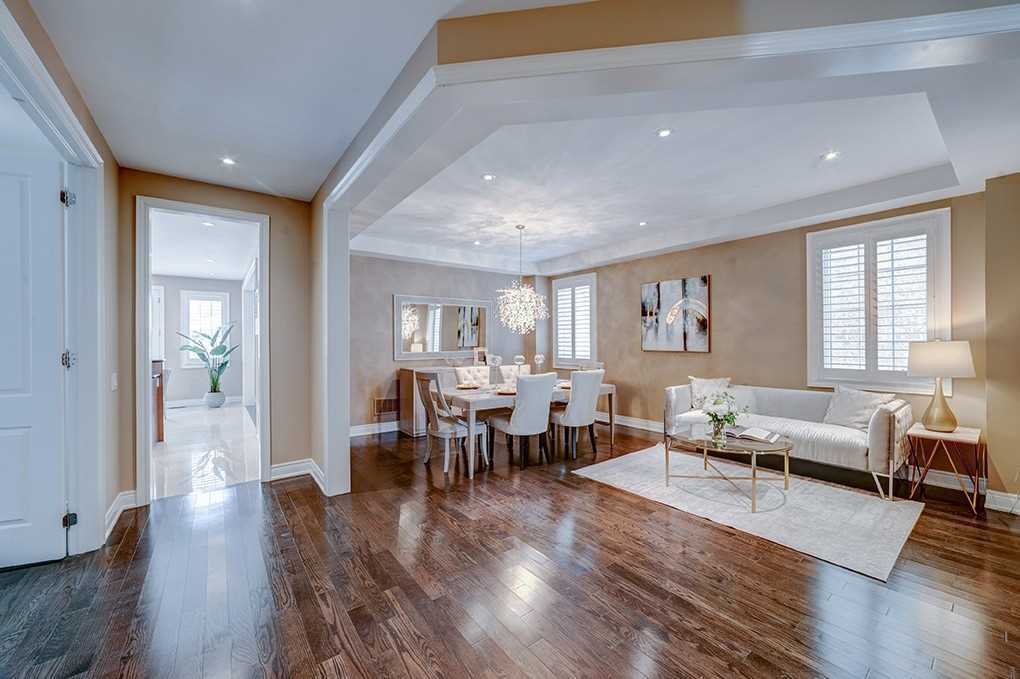 38 Dunrobin Cres