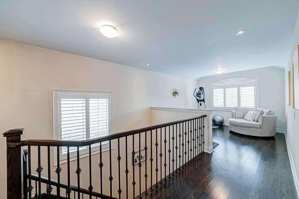 38 Dunrobin Cres