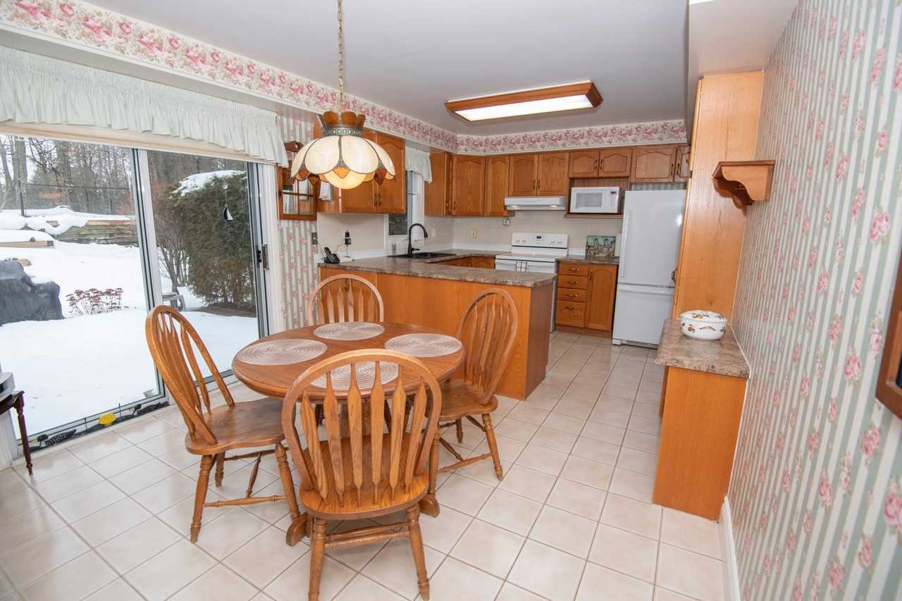 15 Falling Leaf Crt