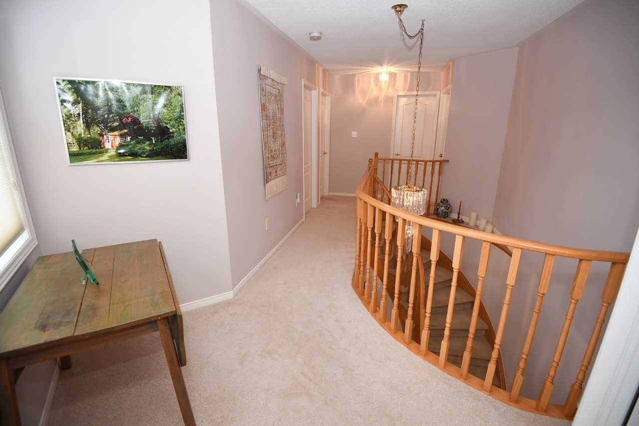 15 Falling Leaf Crt