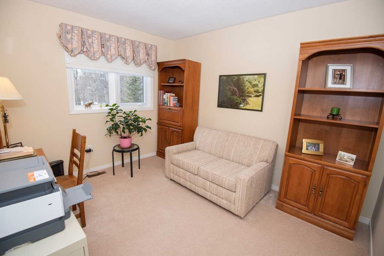 15 Falling Leaf Crt