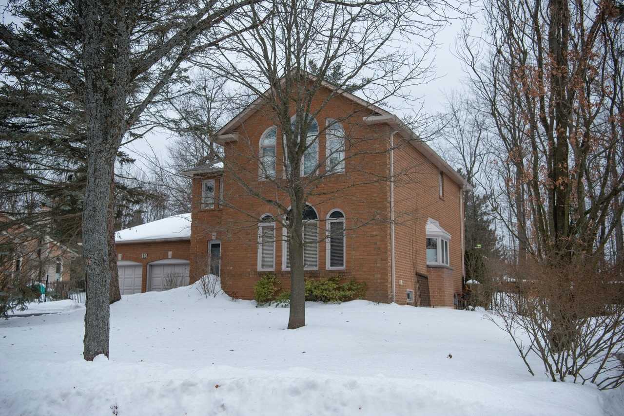 15 Falling Leaf Crt