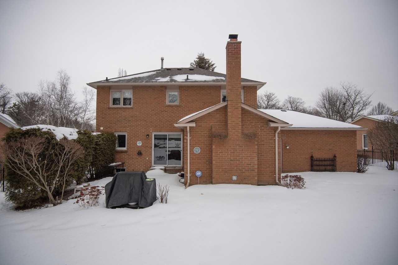 15 Falling Leaf Crt