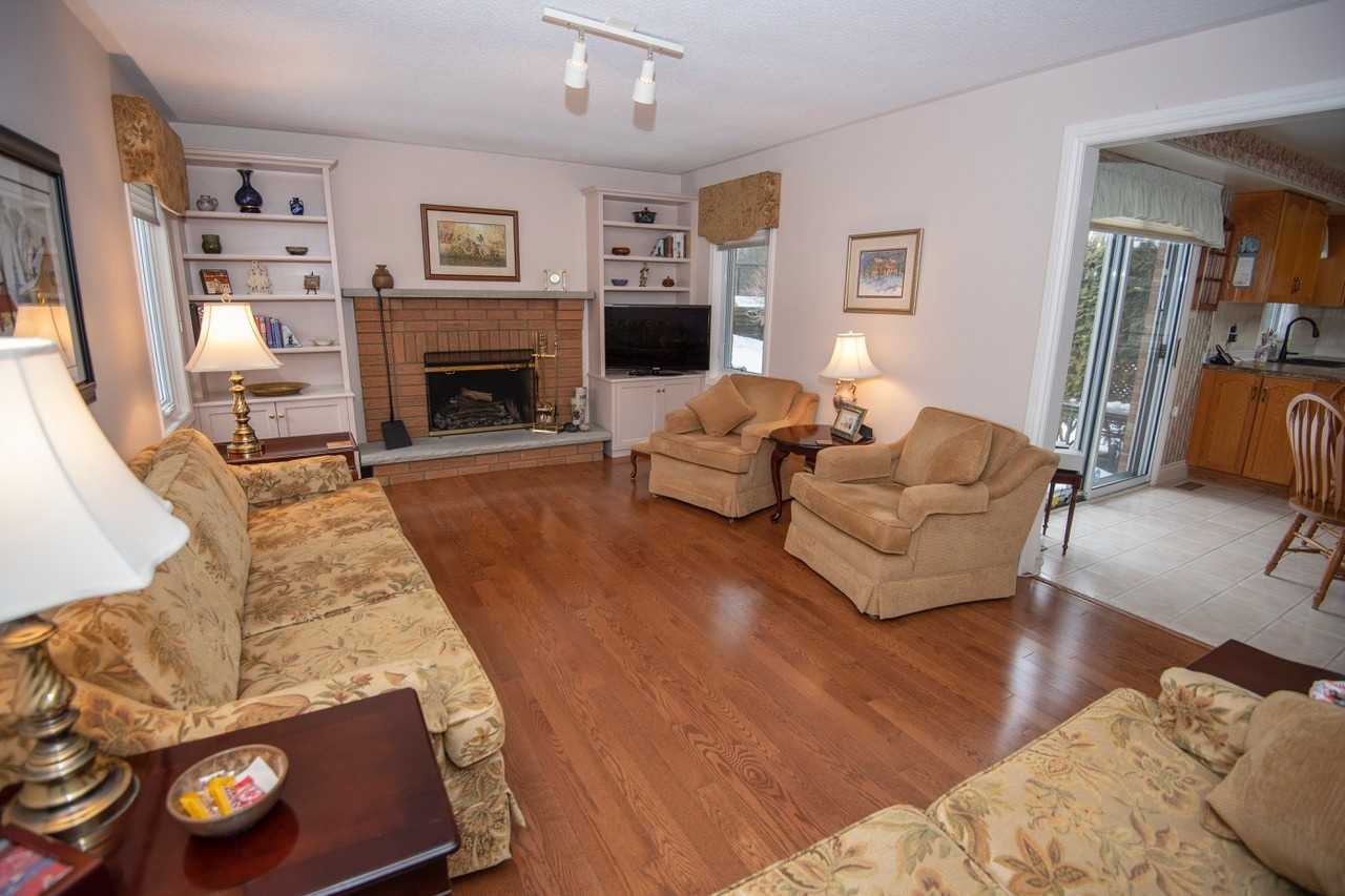 15 Falling Leaf Crt