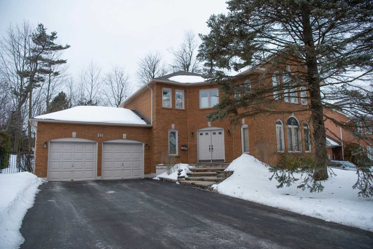 15 Falling Leaf Crt