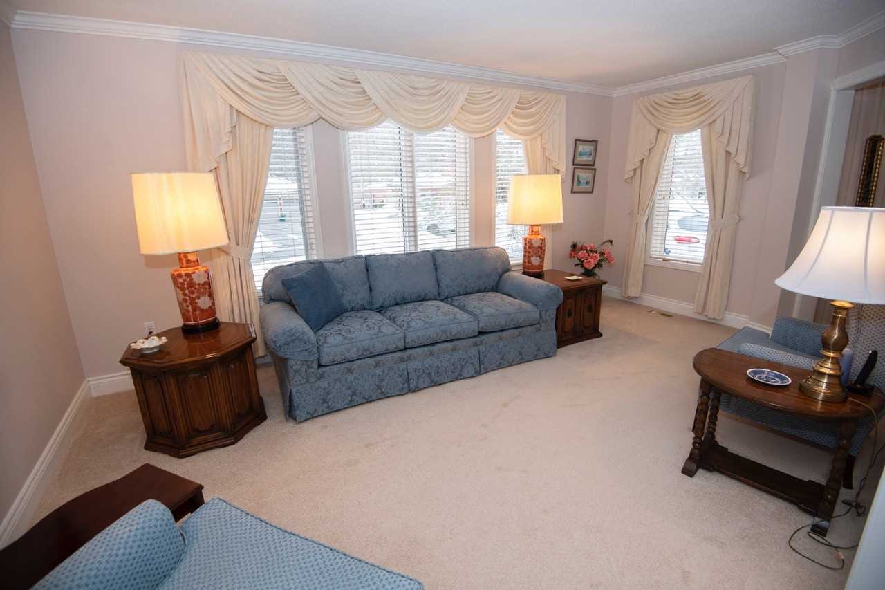 15 Falling Leaf Crt