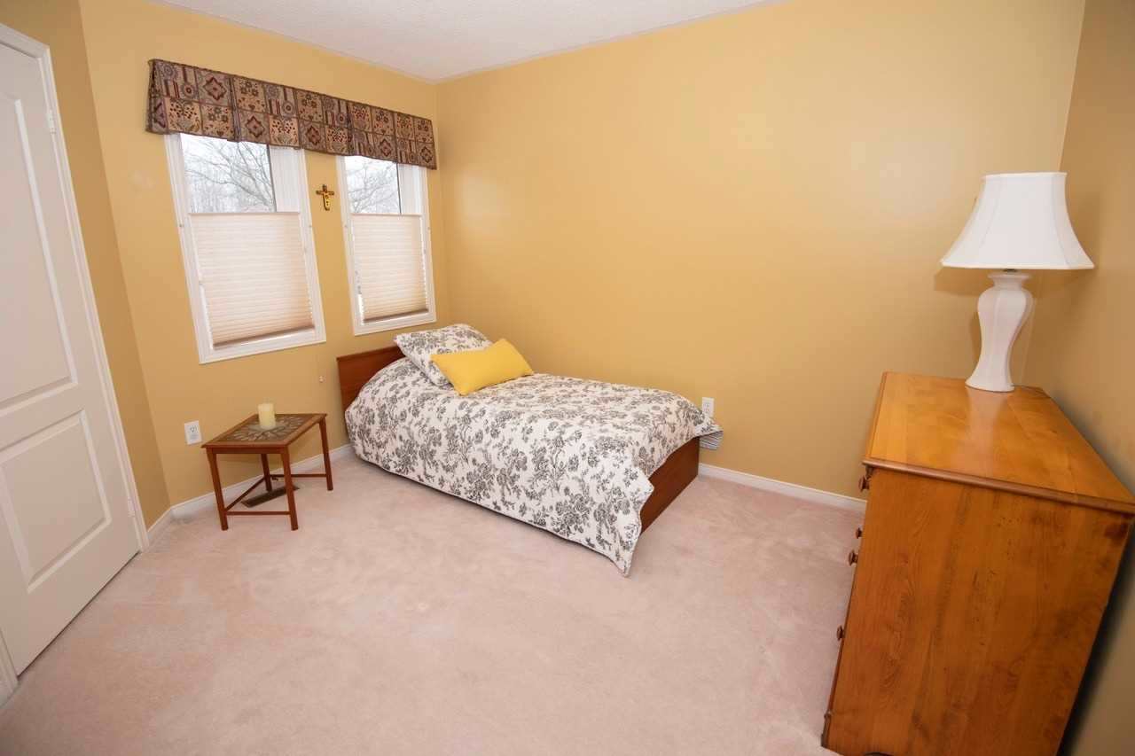15 Falling Leaf Crt