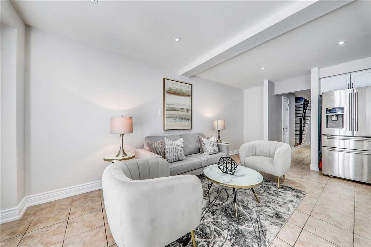 112 Guinevere Rd