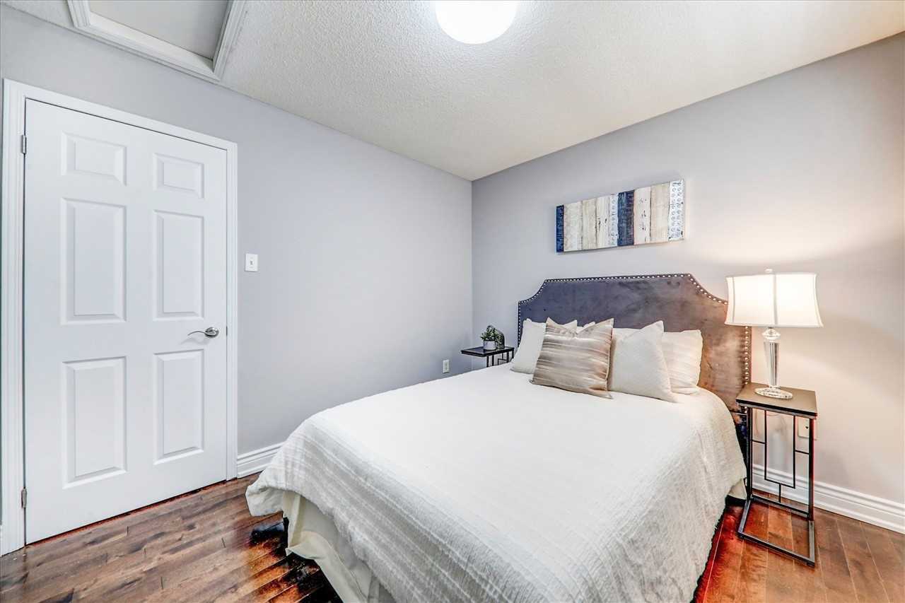 112 Guinevere Rd
