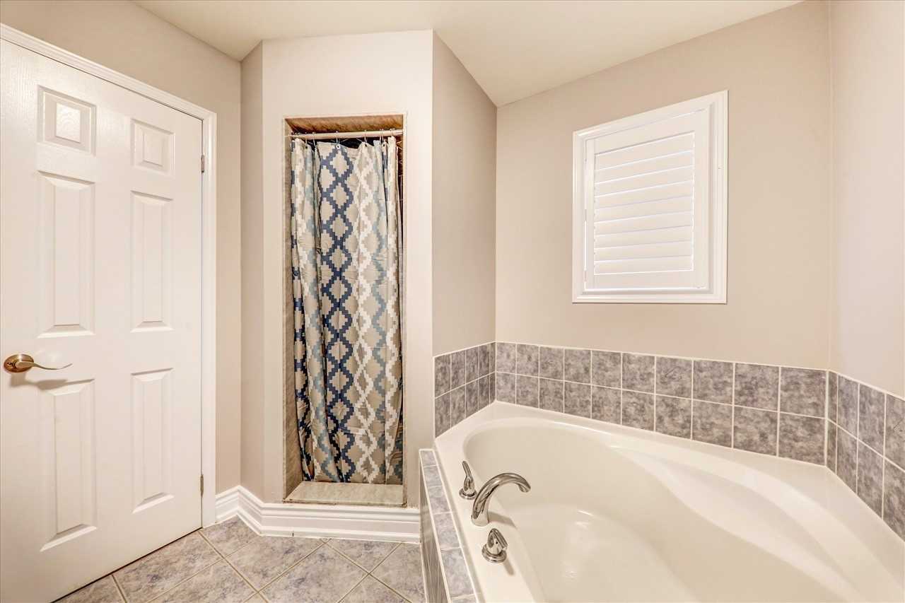 112 Guinevere Rd