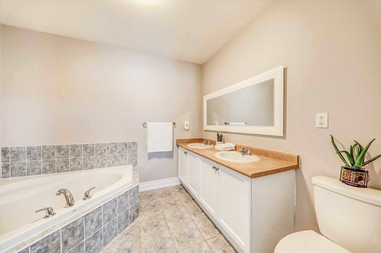 112 Guinevere Rd