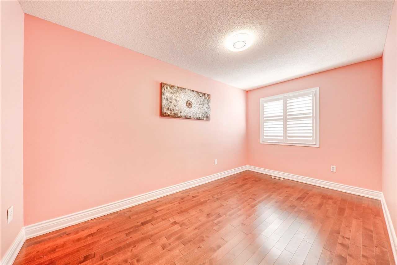 112 Guinevere Rd