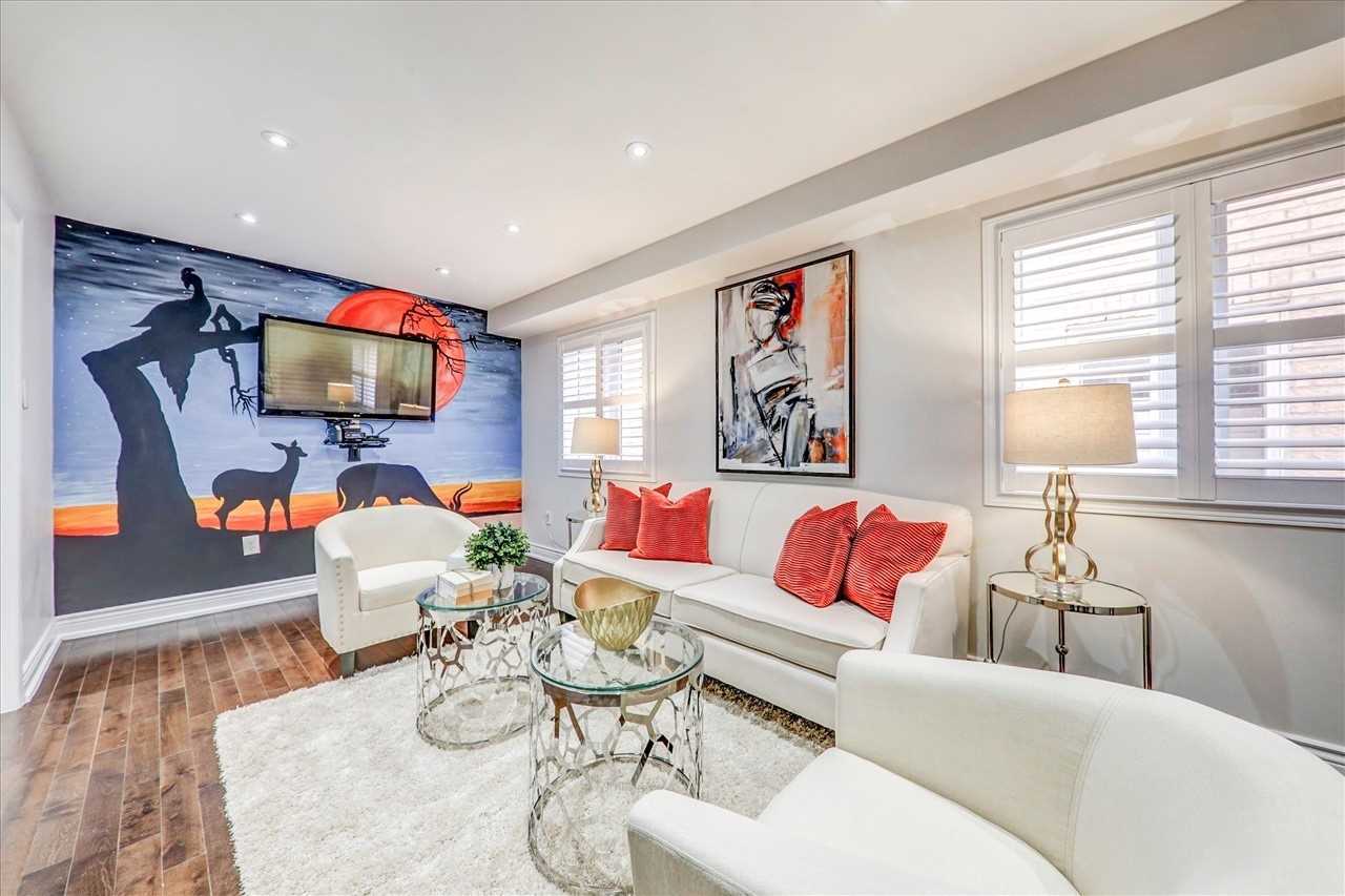 112 Guinevere Rd