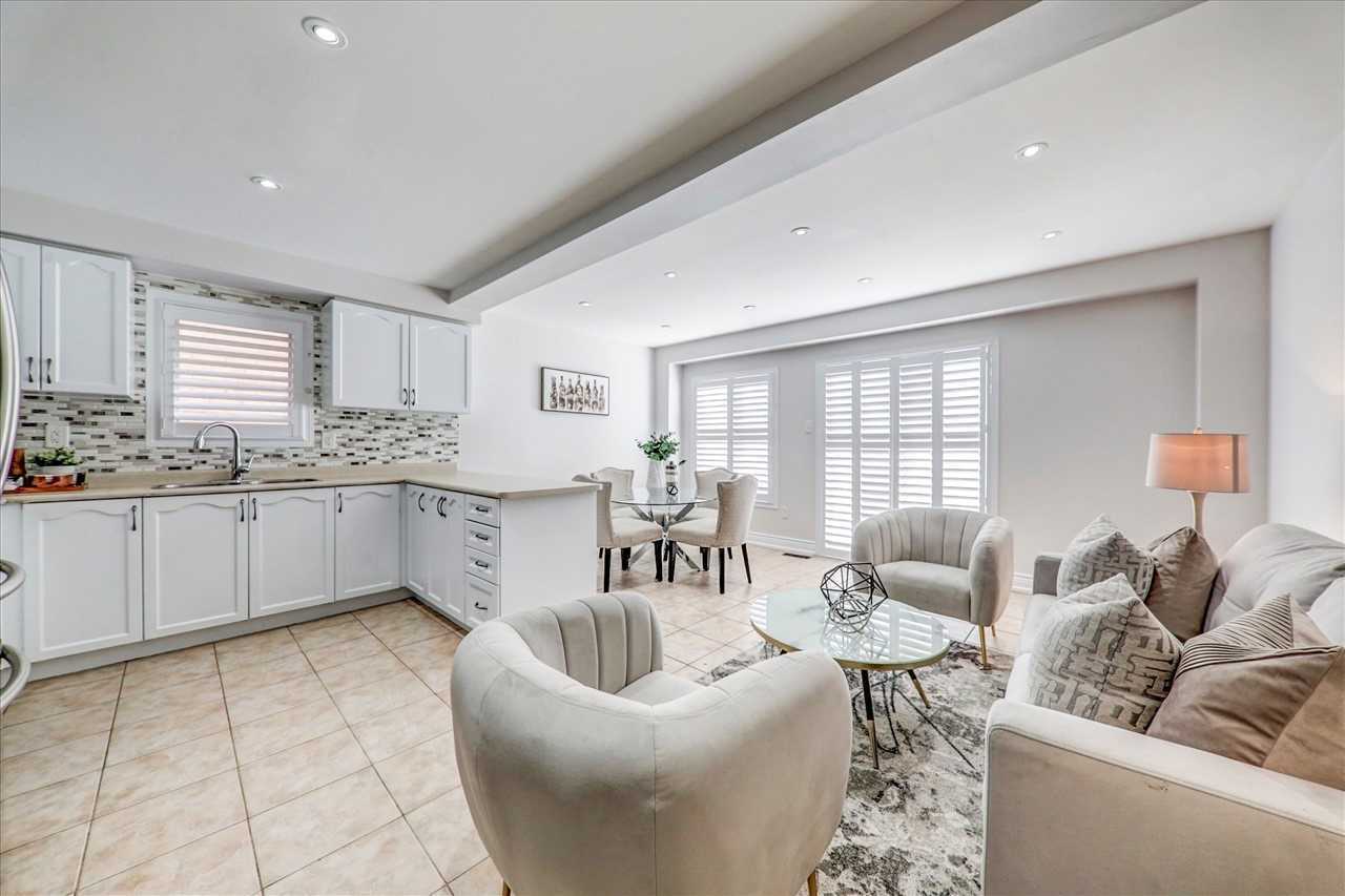 112 Guinevere Rd