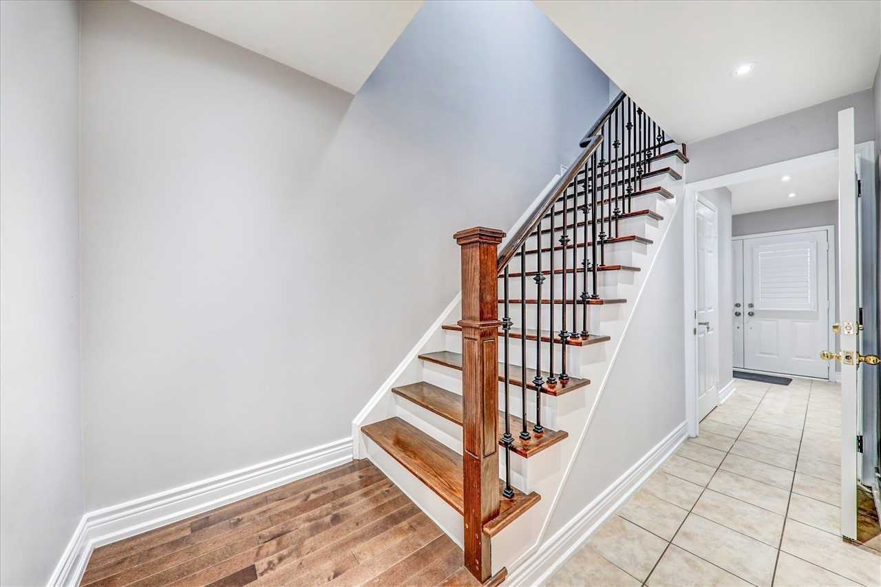 112 Guinevere Rd