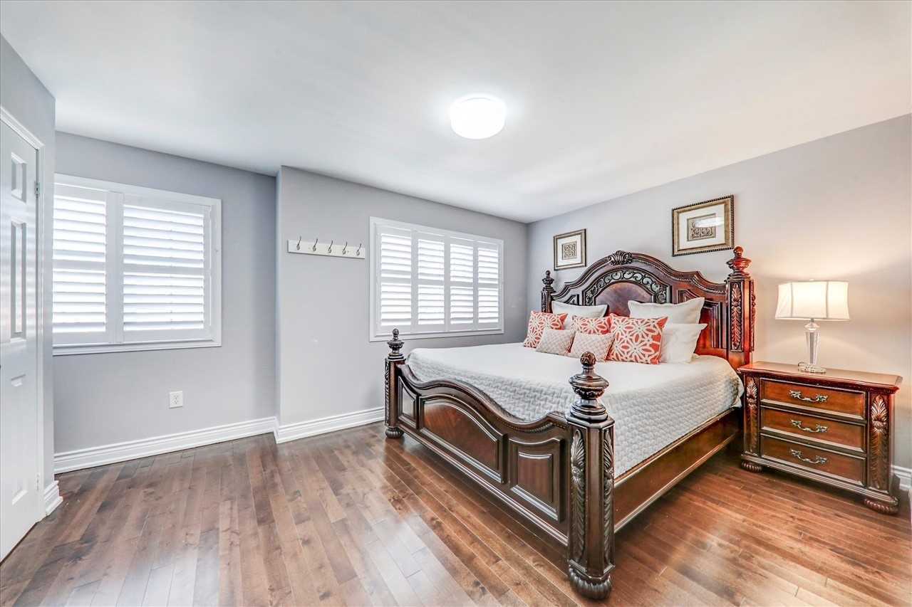 112 Guinevere Rd