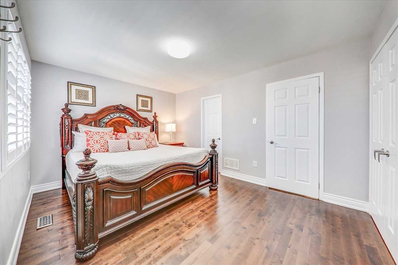112 Guinevere Rd