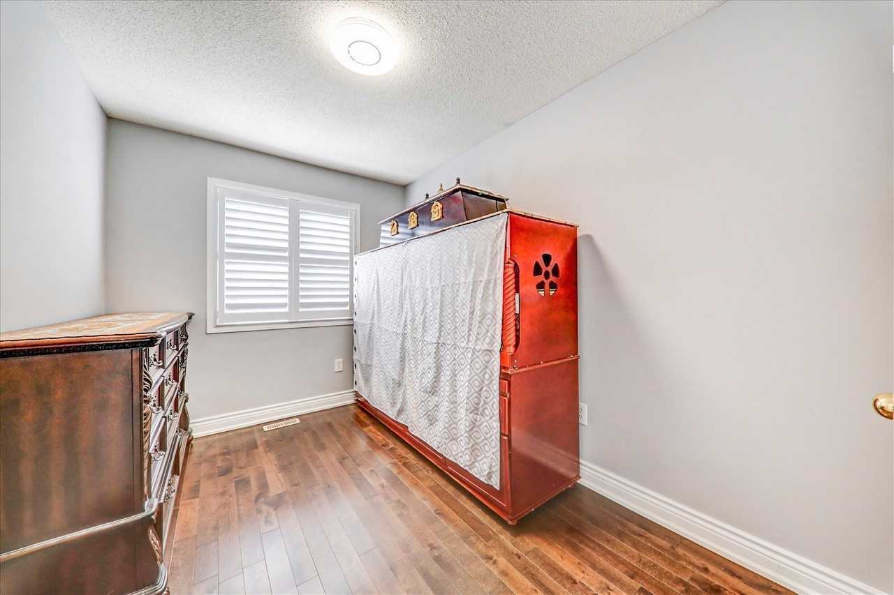 112 Guinevere Rd